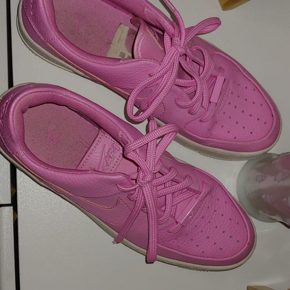 Leather Nike Air in Psychic Pink size 8 GUC Nike Air Force 1